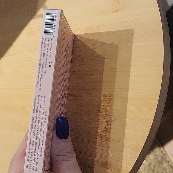 TOO FACED Drama Queen Faux Mink Lashes - Picture 3 of 5